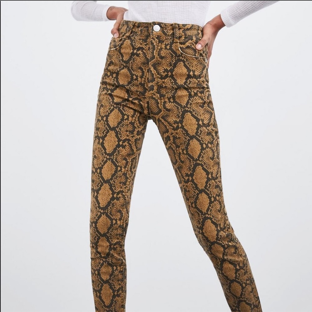 ✨HP✨NWT Zara High Rise Snakeskin Print Jeans - Tan